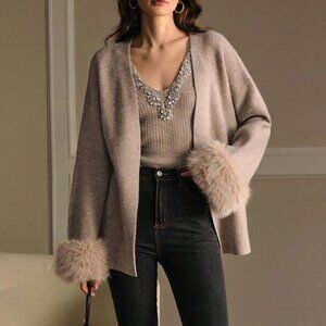 Khaki Casual Women's Rhinestone Knit Top with Faux Fur Trim